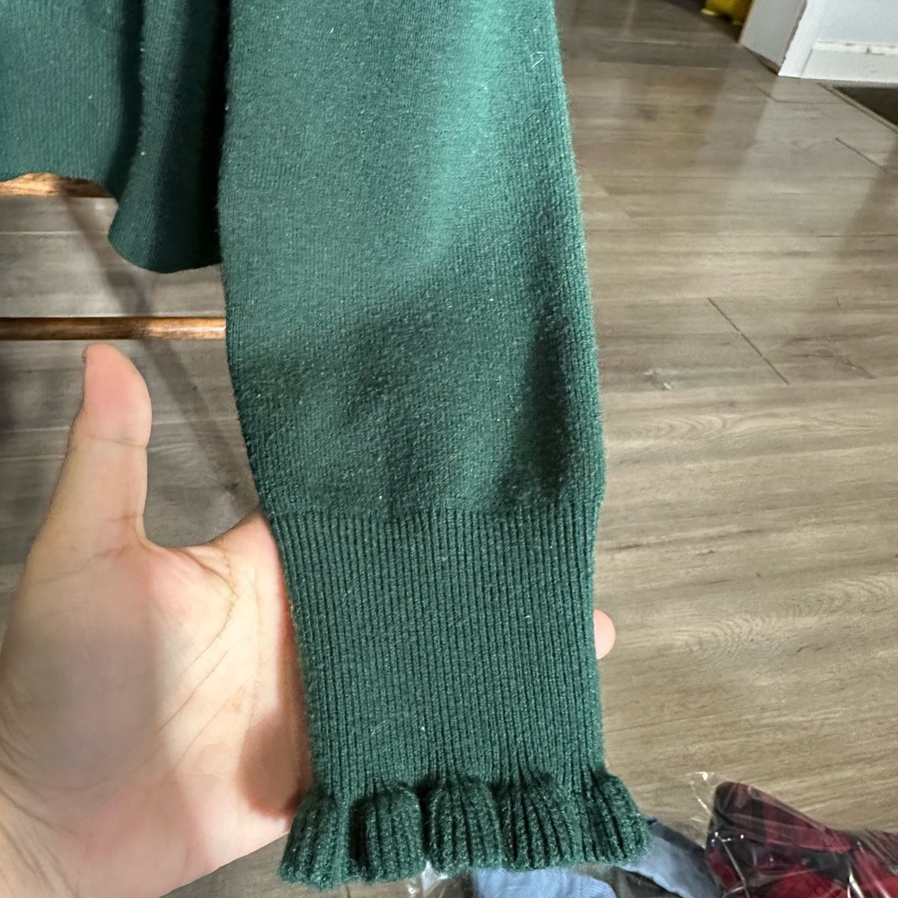 80-Green Ruffled Women's Sweater - Picture 4 of 7